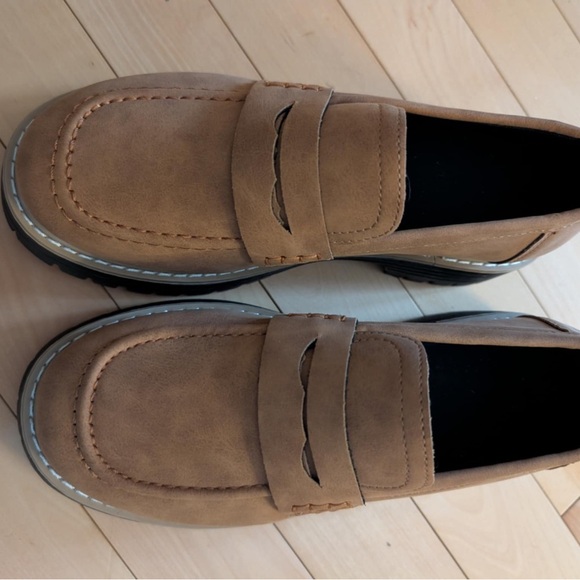 Shoes - Elegant Tan Women's Loafers